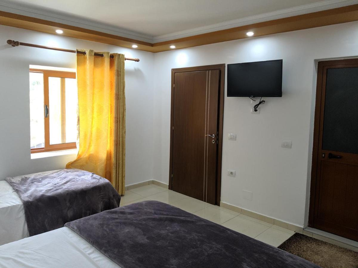 Guesthouse Alvi Përmet Esterno foto