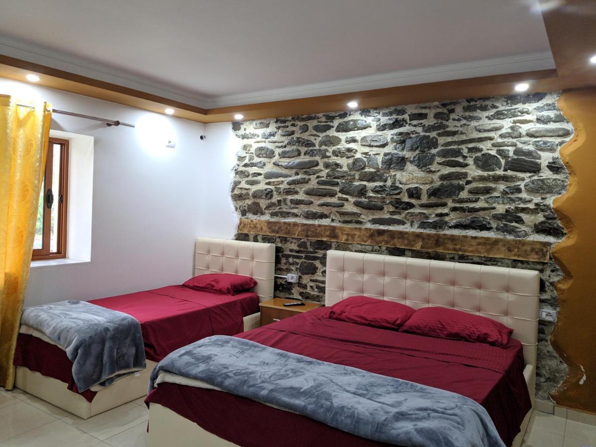 Guesthouse Alvi Përmet Esterno foto