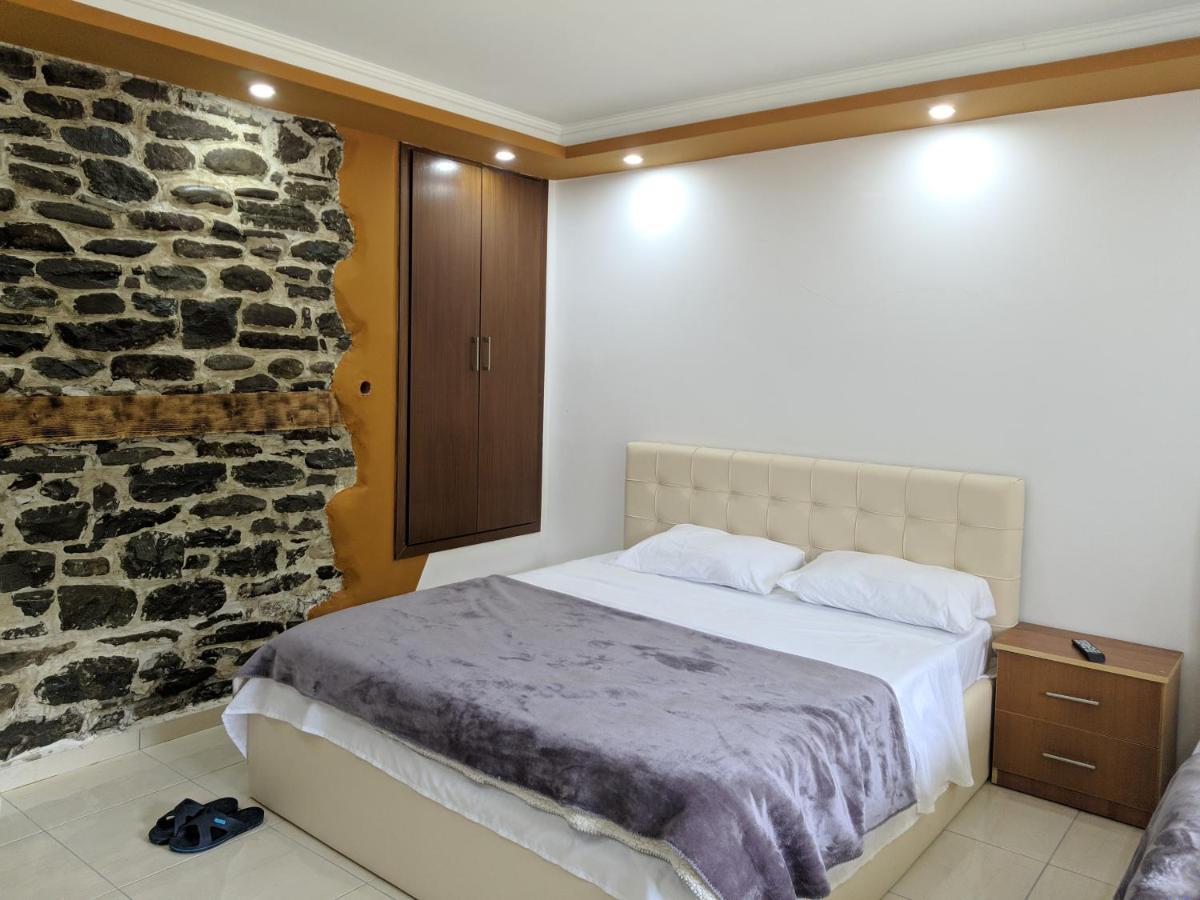 Guesthouse Alvi Përmet Esterno foto